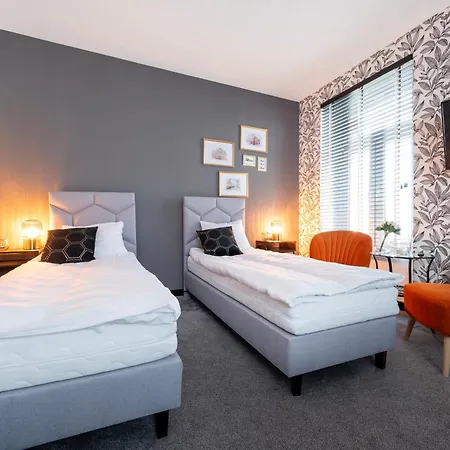 Historic Studio - Top Location, Tram & Shops Nearby, Fabryczna - By Rentujemy *