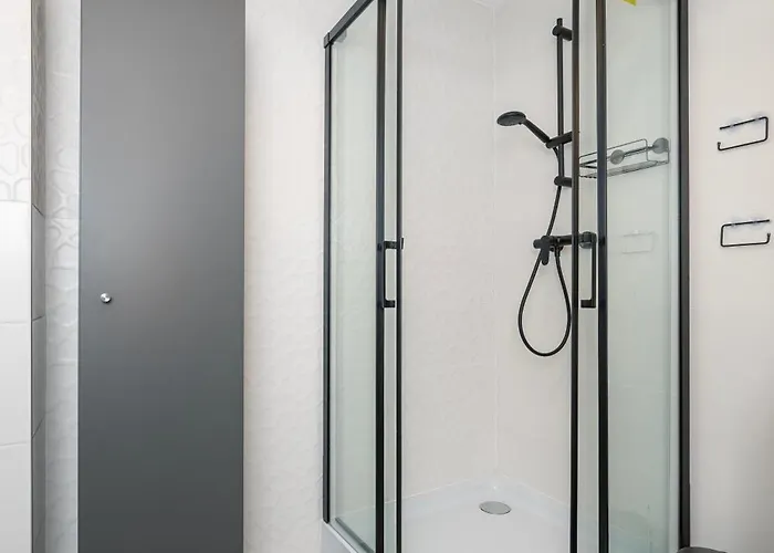 Historic Studio - Top Location, Tram & Shops Nearby, Fabryczna - By Rentujemy Διαμέρισμα *