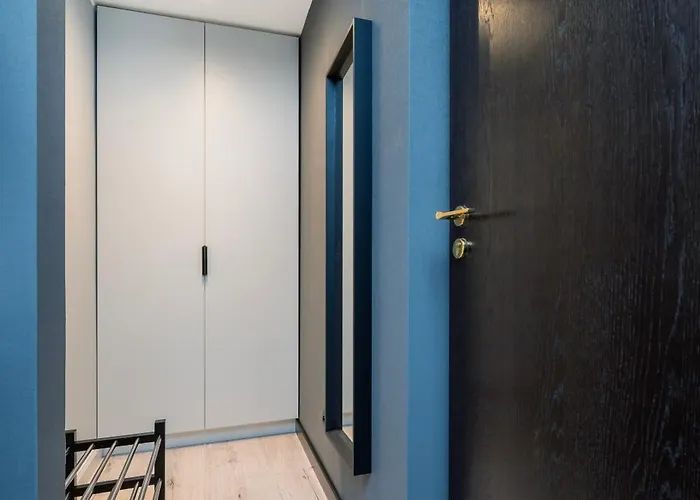 Historic Studio - Top Location, Tram & Shops Nearby, Fabryczna - By Rentujemy *