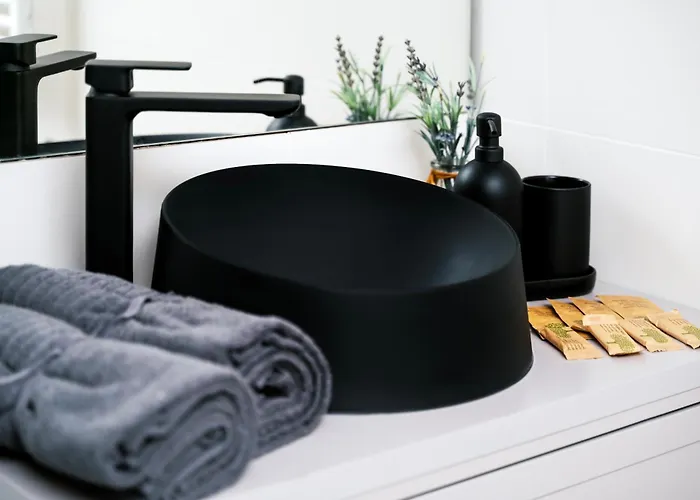 Διαμέρισμα Historic Studio - Top Location, Tram & Shops Nearby, Fabryczna - By Rentujemy *