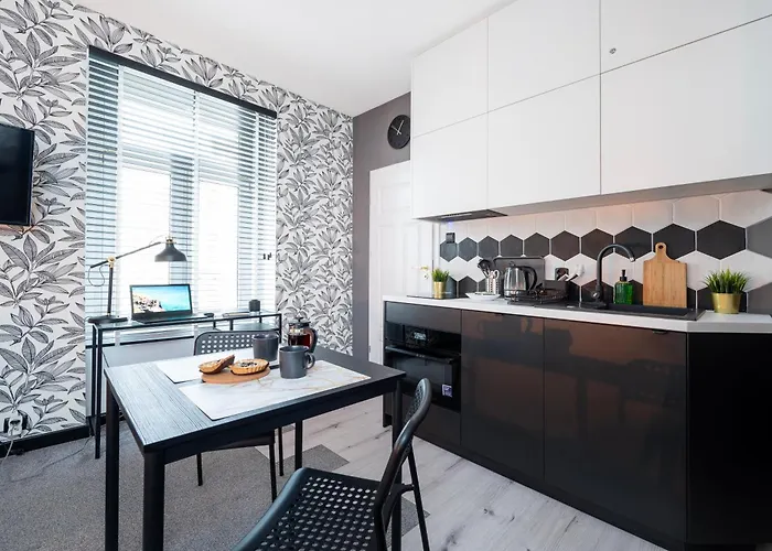 Historic Studio - Top Location, Tram & Shops Nearby, Fabryczna - By Rentujemy Lejlighed Łódź