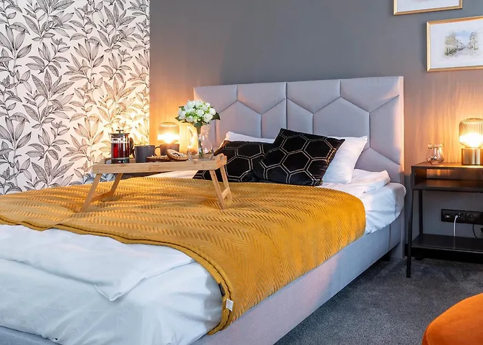 Historic Studio - Top Location, Tram & Shops Nearby, Fabryczna - By Rentujemy * Λοτζ