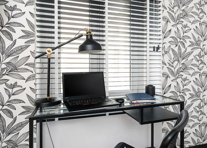 Lejlighed Historic Studio - Top Location, Tram & Shops Nearby, Fabryczna - By Rentujemy Łódź