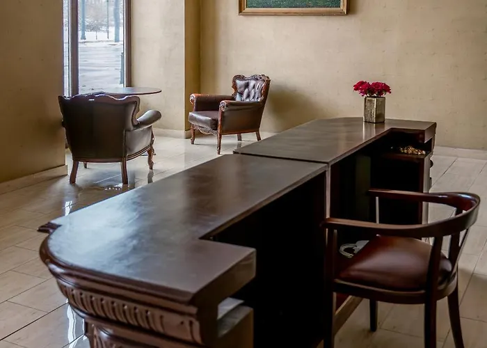 Historic Studio - Top Location, Tram & Shops Nearby, Fabryczna - By Rentujemy Lejlighed