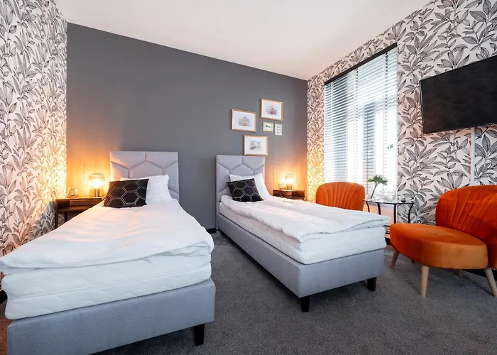 Historic Studio - Top Location, Tram & Shops Nearby, Fabryczna - By Rentujemy *