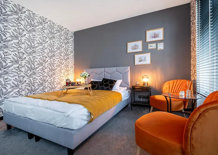 Historic Studio - Top Location, Tram & Shops Nearby, Fabryczna - By Rentujemy